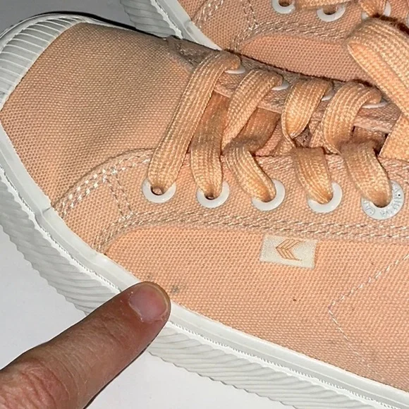 Cariuma, Size 8, Peach Pantone - Picture 5 of 10